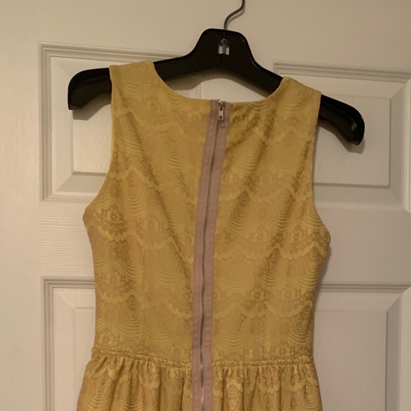 Eight Sixty Yellow Lace Dress - Picture 3 of 3